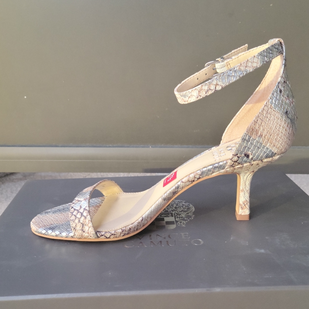 Vince Camuto, Leopard Print Neutral Beige Kitten Heel Size 7.5M